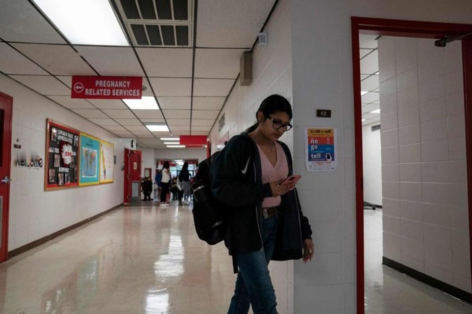 人口警报拉响！美国30年仅增1500万，2056年将停涨
 
美国国会预算办公室