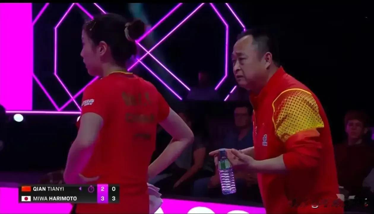 国乒女队队员现在有一股目空一切，骄傲自满，自以为是的风气，而且还有蔓延之势，这也