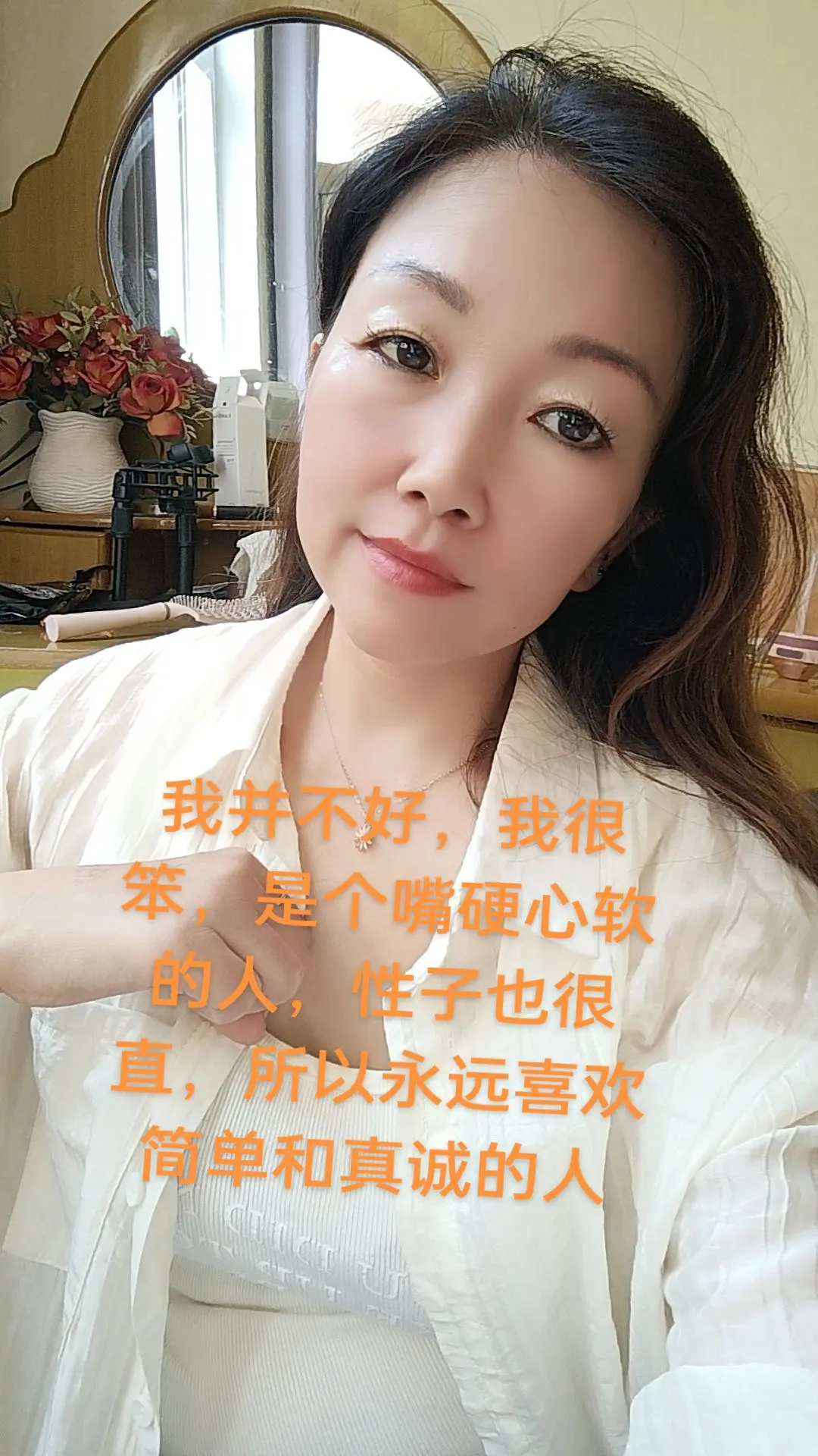 我们都低谷了时间的善变，才轻易让原本浓烈的东西变质了。冷的何止是心，变...