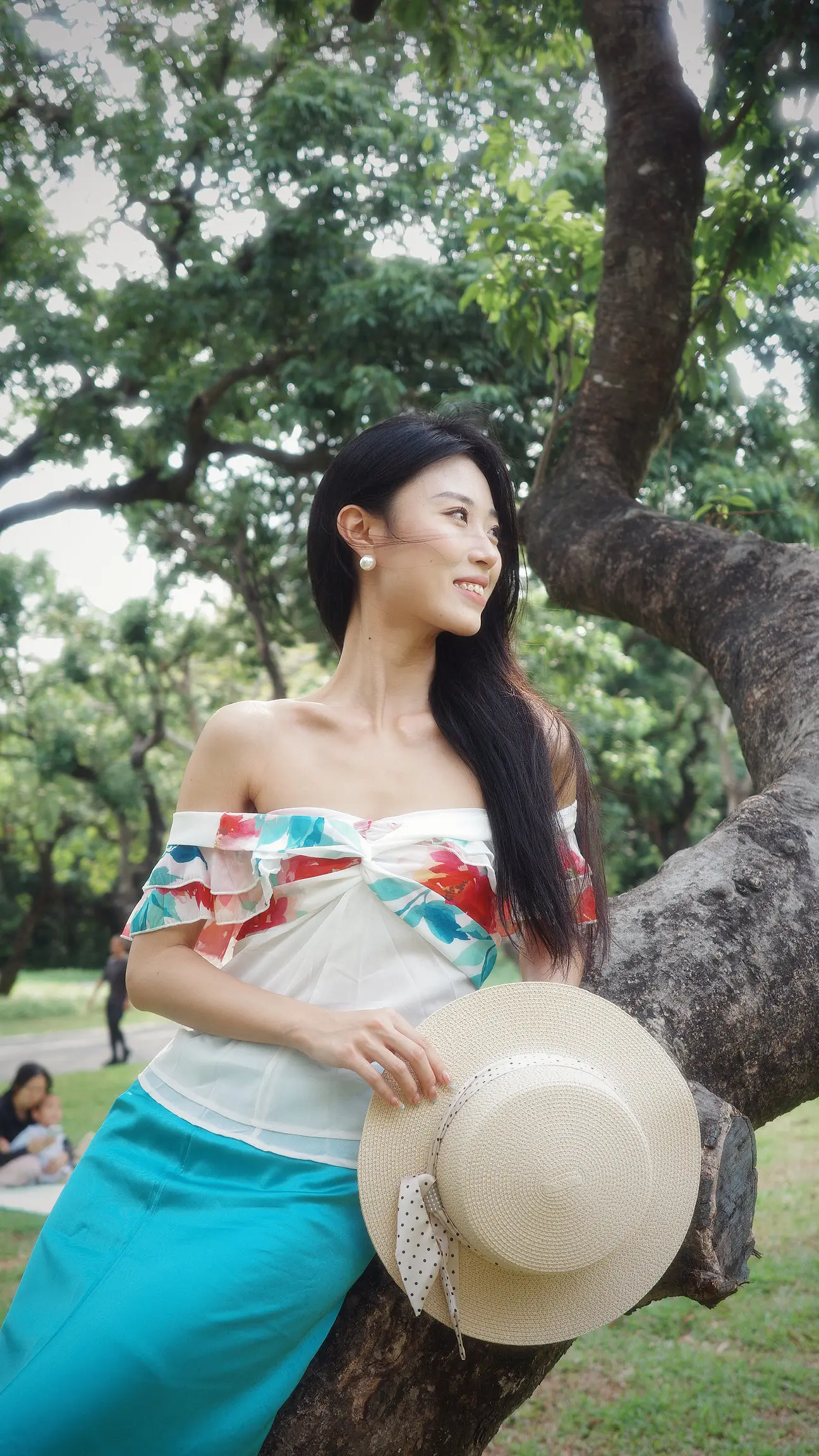 墙角开了一朵小花。