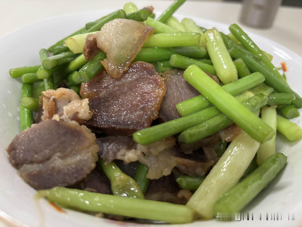 今天又又又吵了一架。

先是我上周六去市里接妹妹和外甥回来时，才发现车子左边的大