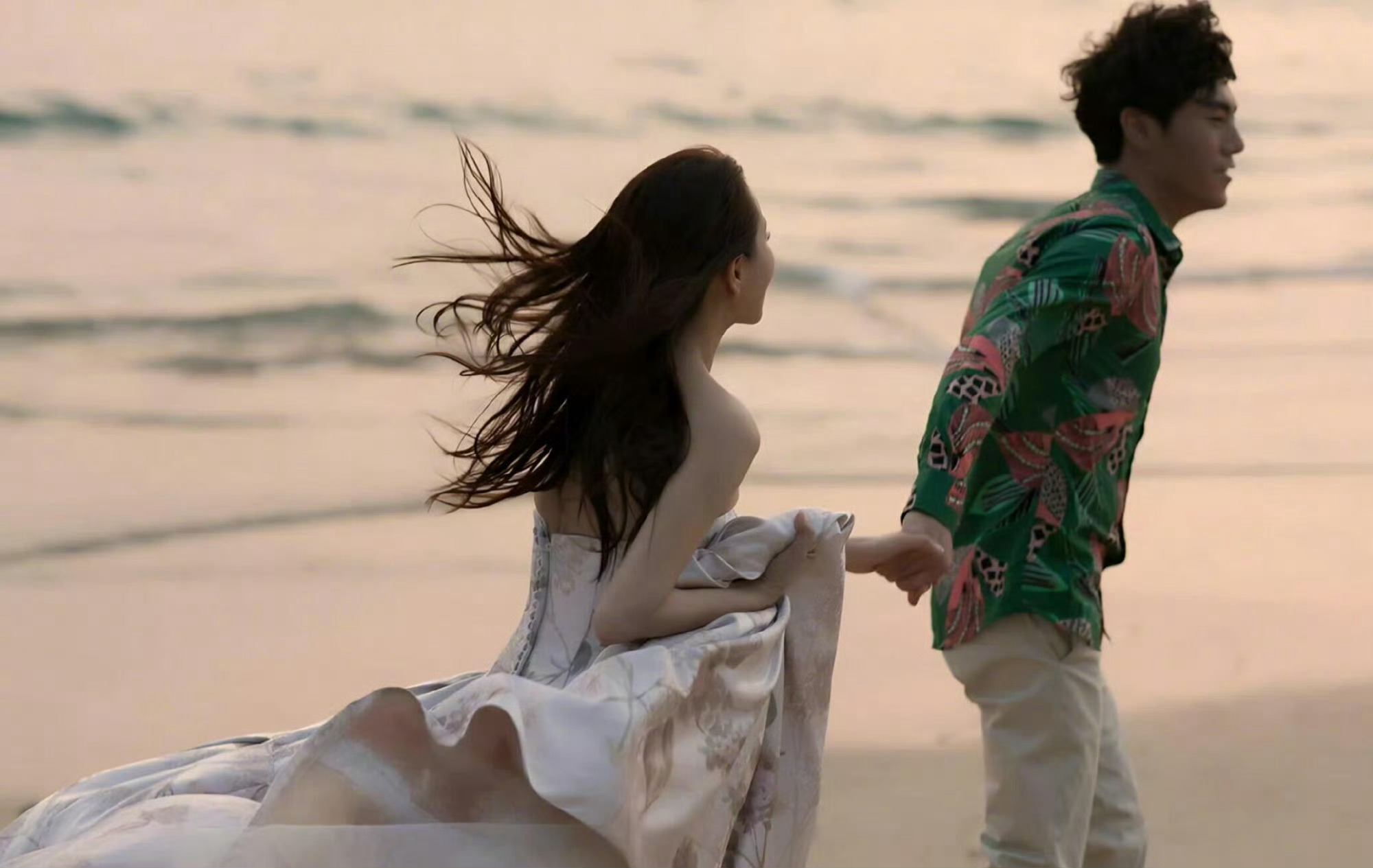 伊能静自曝和秦昊相处方式 感情里的“合适”，是接受对方本来的样子。她的细腻没有被