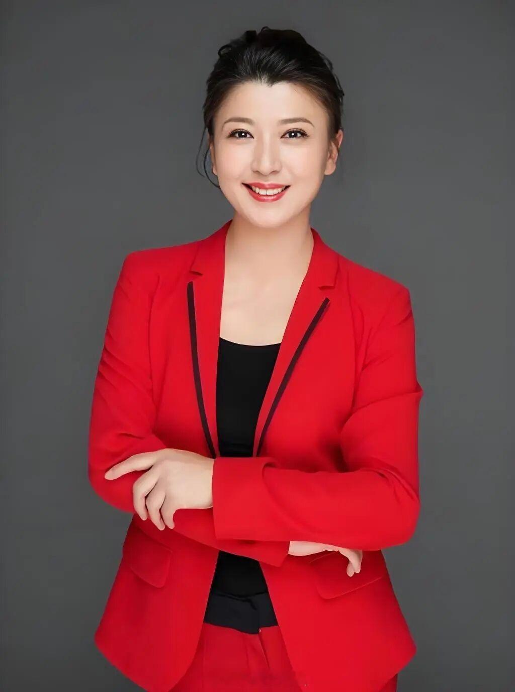 闫学晶闫老师多少岁了？她退休了没有呢？ 