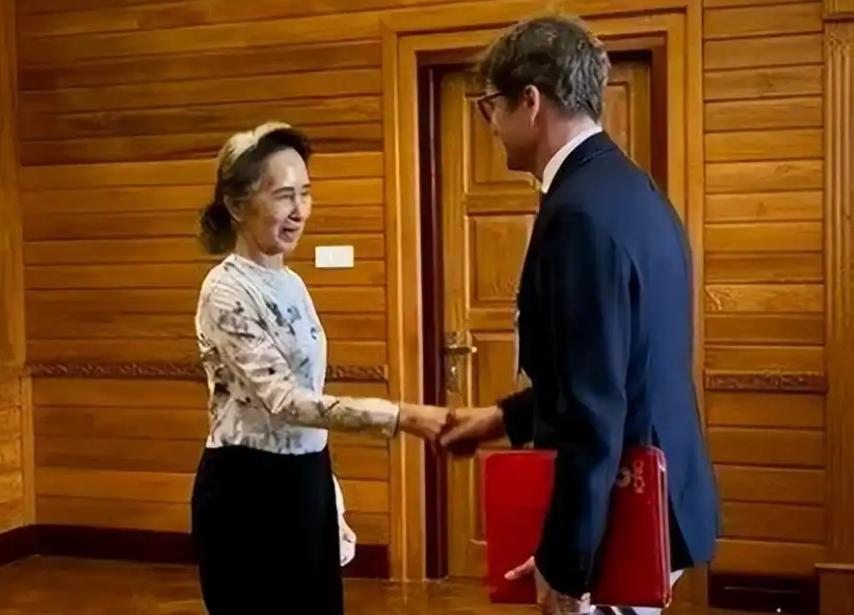 中方不容缅甸再生乱，81岁昂山素季重出江湖，第三国送来一封密信。坚决反对生战生乱