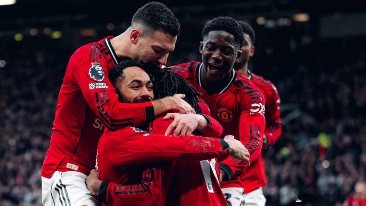 你魔四月第一场比赛终于来了…竟然才第一场，且一共只有三场卡里克治下曼联近10场拿