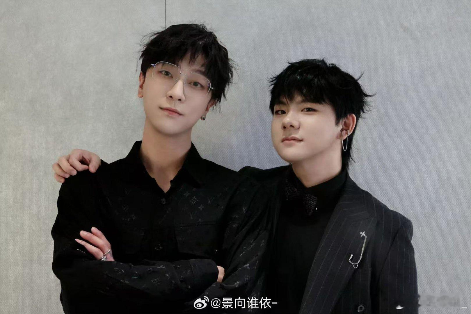 谁被景向谁依的Plog萌化了？舞台上撒娇那下直接戳中心巴，又萌又厉害的反差感也太