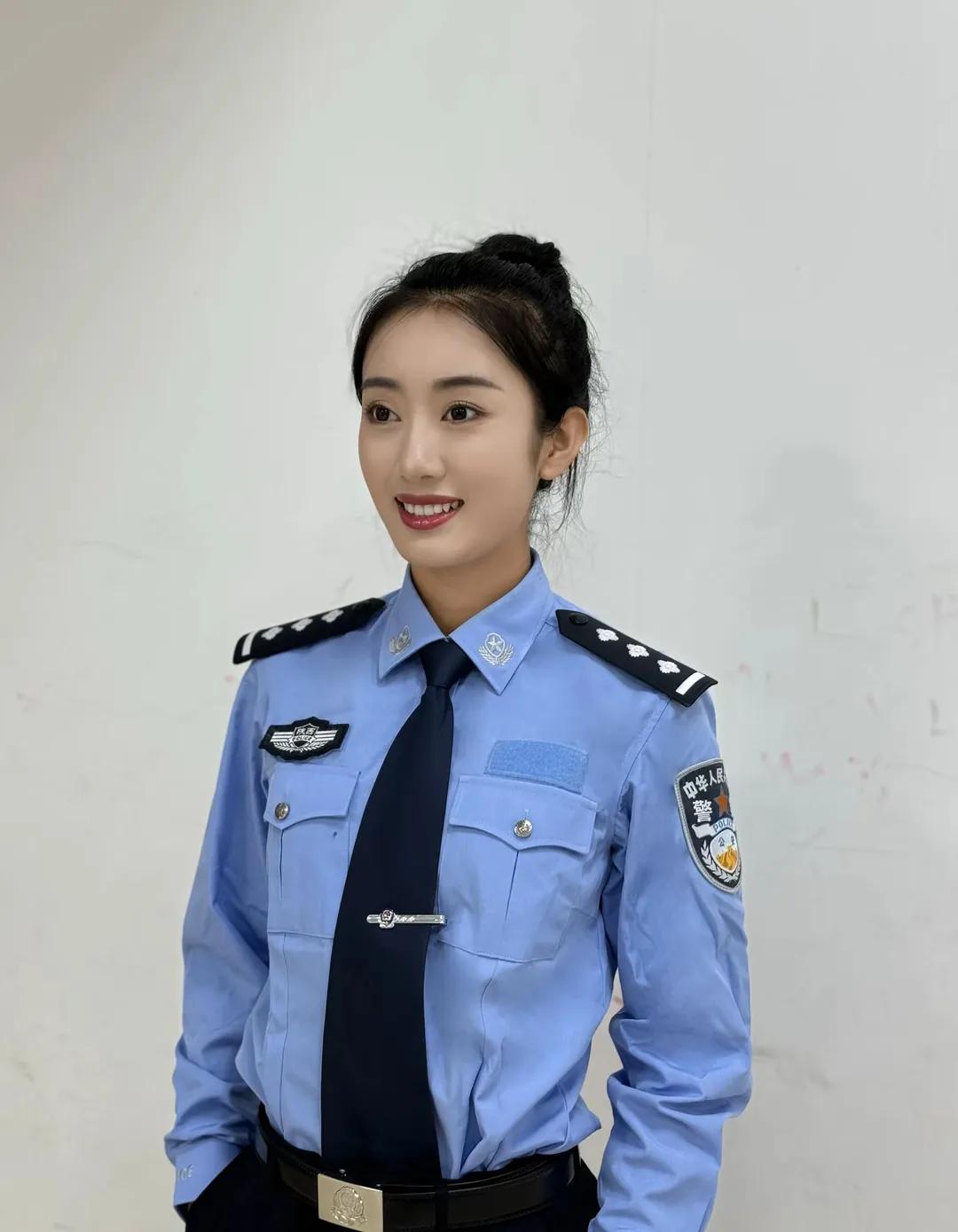 这身真帅英姿飒爽巾帼不让须眉！ 高清美女
