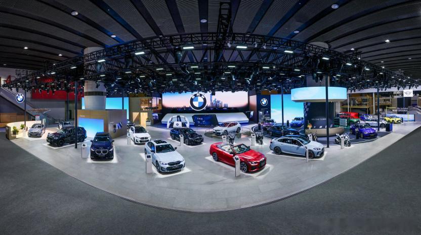 一句话概括核心产品，广州车展的宝马展台都有哪些亮点？2026款BMW X5：历经