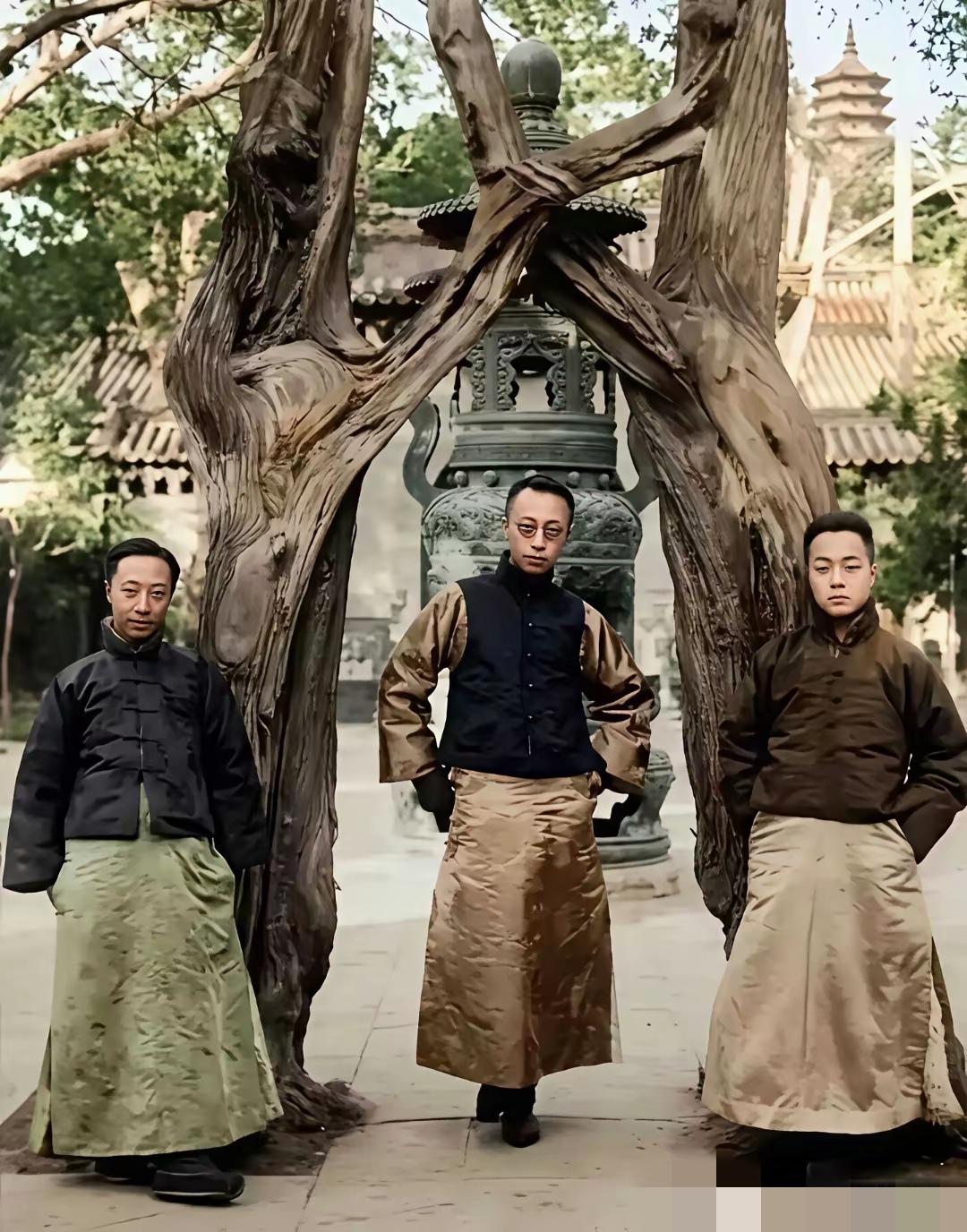 这是当年最顶层的王子贵族，现在看土的掉渣，所以懂历史的人从不追求时髦。