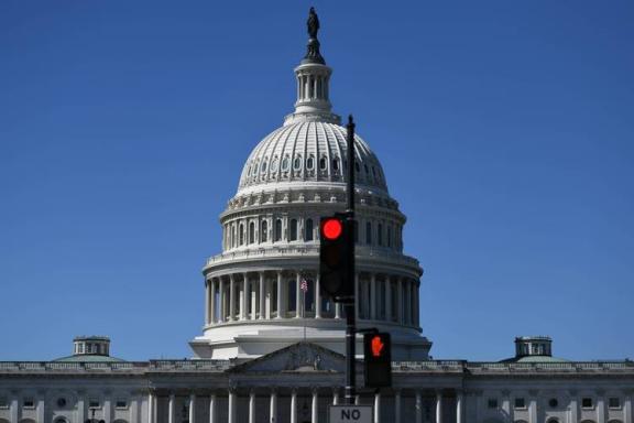 中美军事碰撞大概率已成定局，现在的局势是美国想回撤重整内政，但东方大国不同意！你