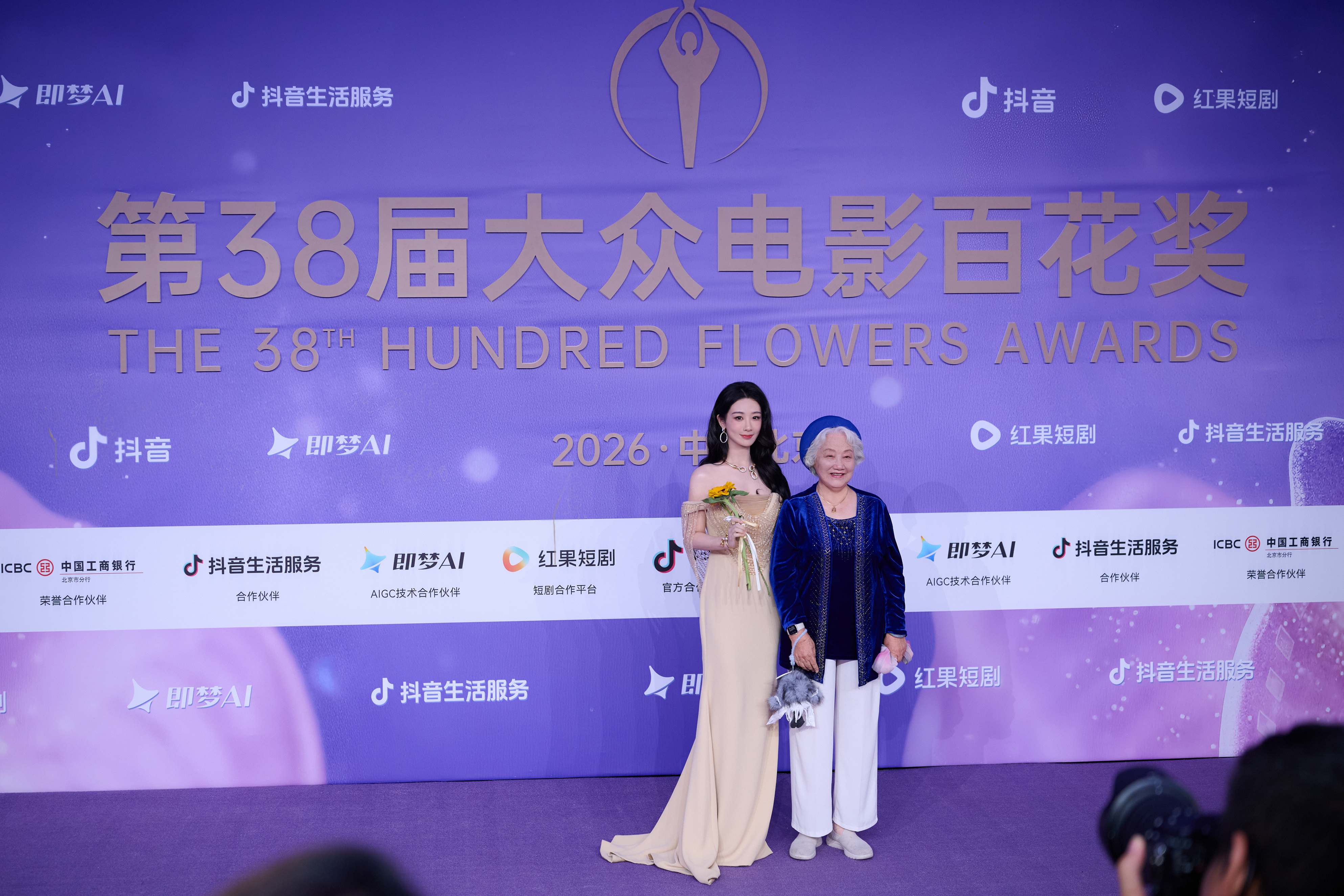 杨紫 我是一个人类,一个地球人,好吧。其实我是你的人。杨紫董竹君