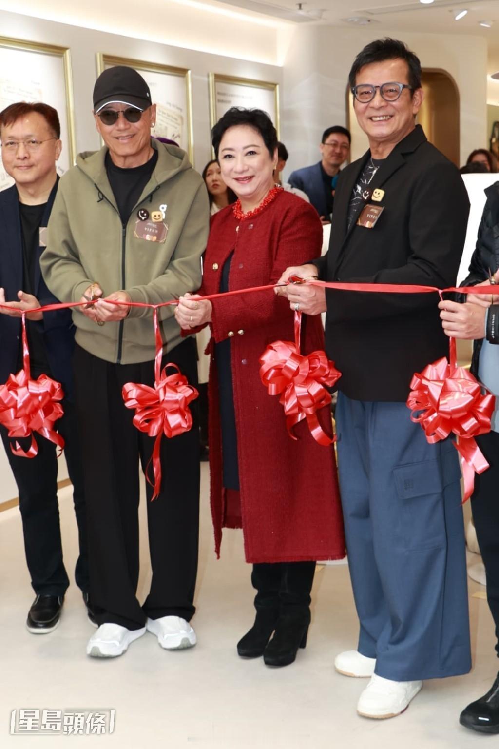 星岛：谢宁曲奇店再开分店获“丈夫”撑场 苗侨伟赞Bosco拿视帝实至名归：本色演