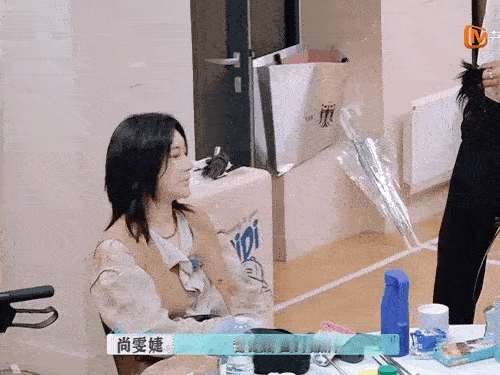李佳琦尚雯婕希望国货走出去节目组请李佳琦和尚雯婕俩真是绝了，法语和销售领域的佼佼