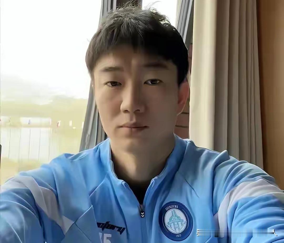 迟到的还款，换不回逝去的生命。

前国脚戴琳，在球迷去世后5天，将欠该球迷的钱给