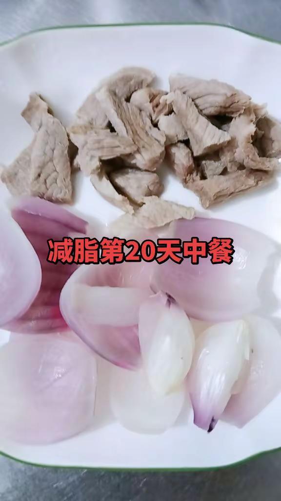 早起又涨体重不够了，早餐玉米，现在减少分量。我们生下来是享受生活和感受生活的，而
