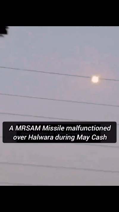 印度陆军的一枚MRSAM防空导弹发射后出现故障，坠落在哈尔瓦拉地区，把当地老百姓