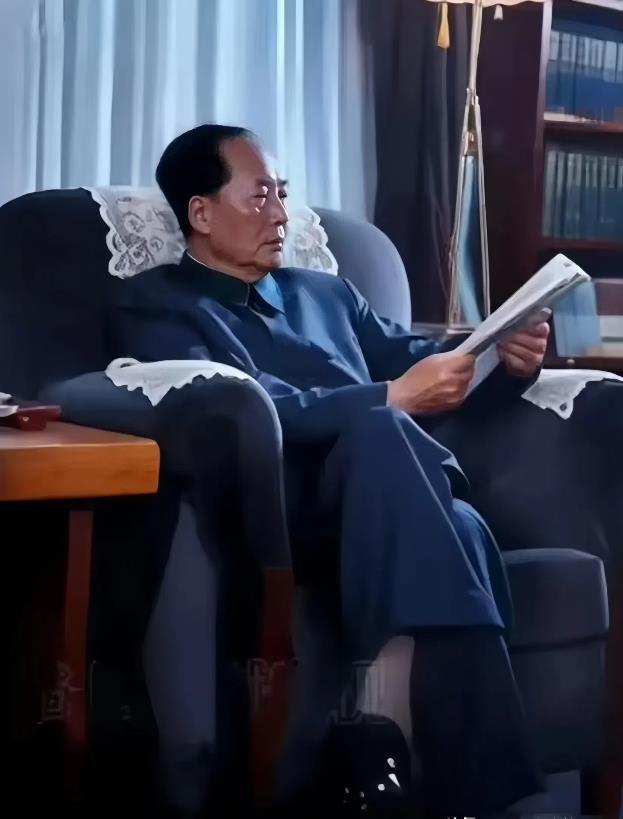 伟人就是伟人！高瞻远瞩，洞悉万物，仅一首《满江红》便为我们指明了对付军国主义岛国