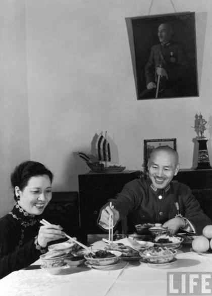 接着讲《金陵春梦》中的蒋介石丑闻——

第四个：黄山小学桃色丑闻，与陈立夫侄女“