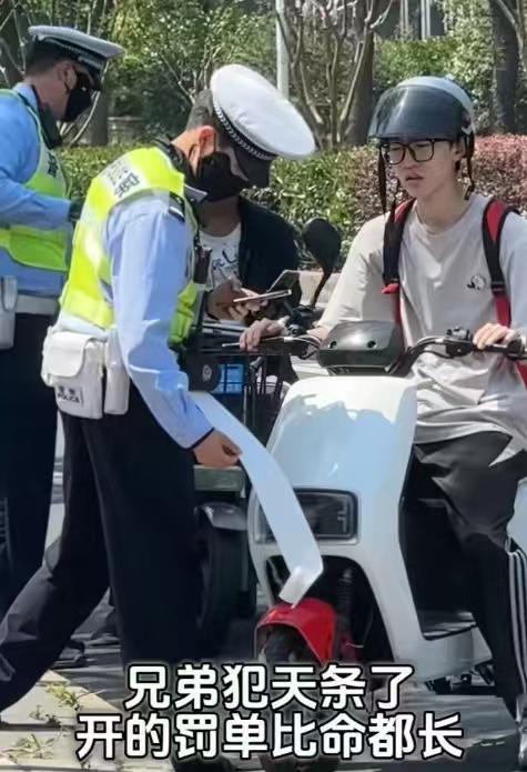 这位兄弟是犯啥问题了，请指出图中的错误位置[抠鼻][抠鼻][抠鼻]