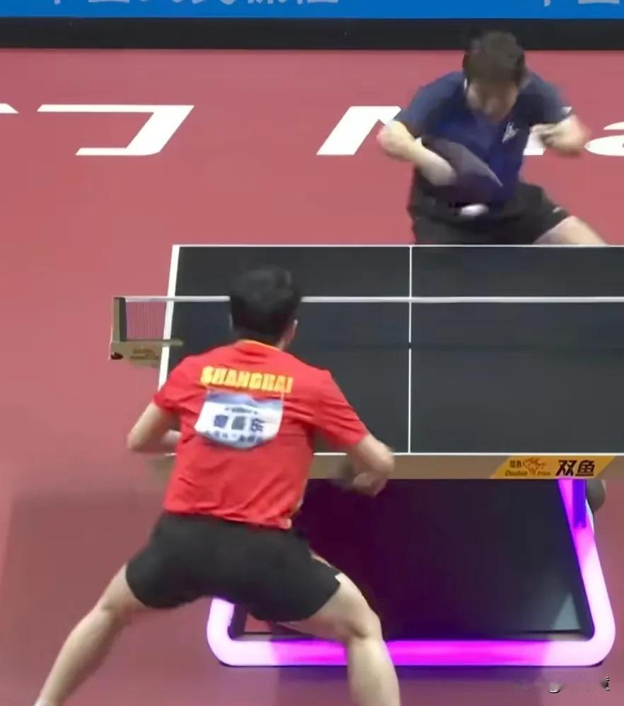 全运会，梁靖崑紧急收回一个巴掌！
樊振东与梁靖崑的这场比赛，还是非常精彩的，二人
