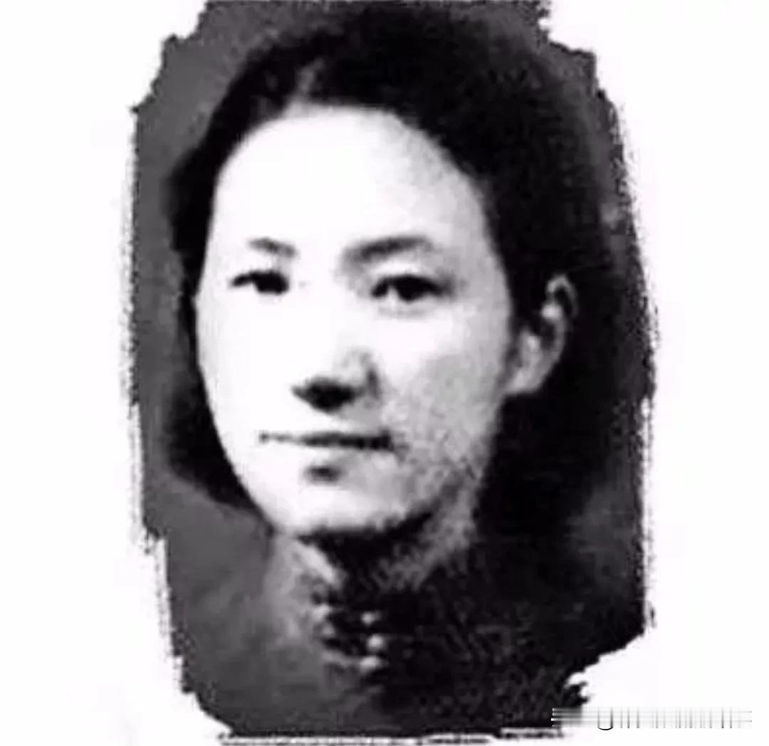 在繁华的上海滩，有一位传奇女子，她就是张爱玲的闺蜜——苏青，29岁那年，她勇敢地