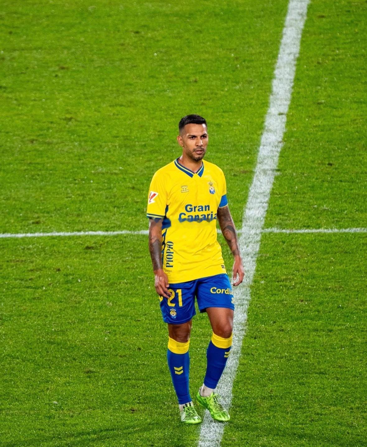 北京国安北京国安西乙拉斯帕尔马斯4：0莱昂内萨跻身升级区，36岁的比埃拉目前担任