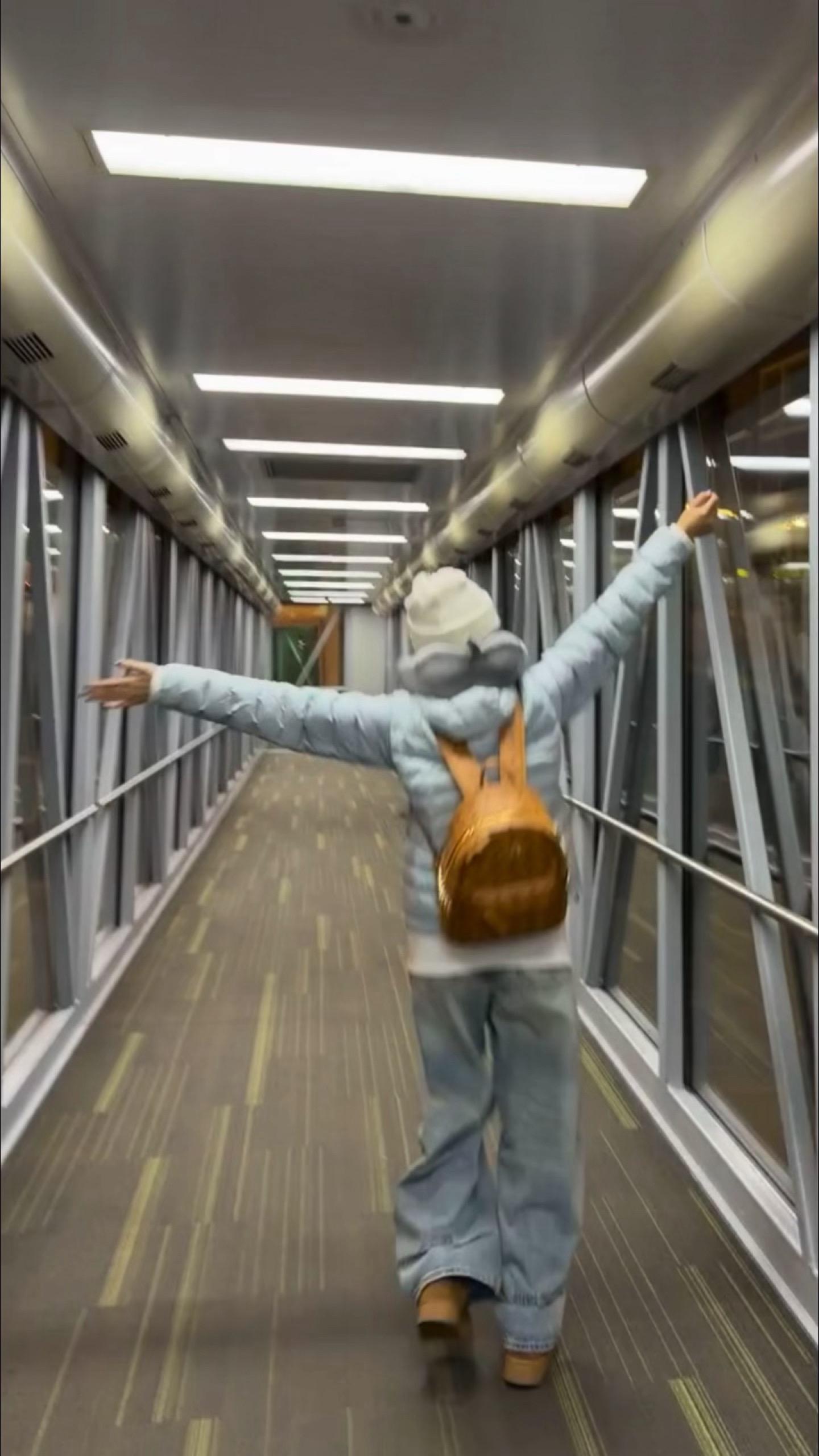 长大的礼物是飞往各地的机票