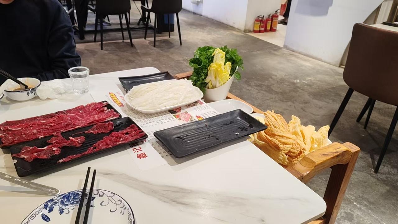 新年爱好打卡新年和家人一起出去玩，顺便在外面吃顿饭，一家人玩得高兴，吃得开心，是