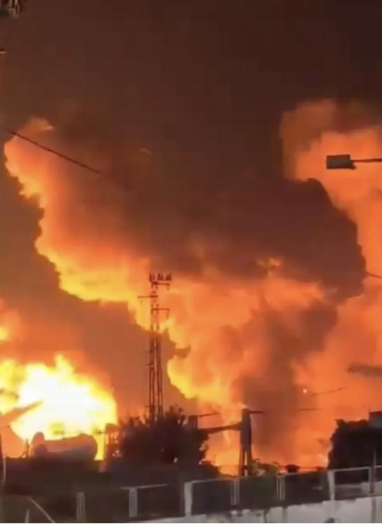 3月29日的以色列南部，简直成了人间炼狱。火光把夜空照得通红，刺鼻的毒气到处乱窜