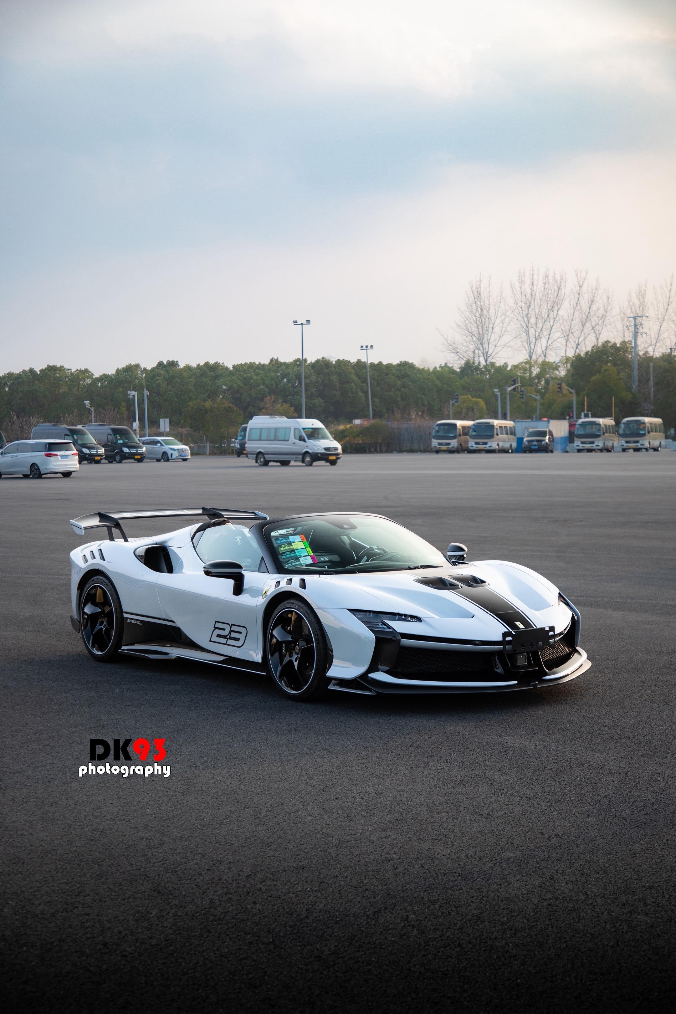 落日余晖📷。全球限量599台的敞篷法拉利跑车 法拉利SF90 xx ...