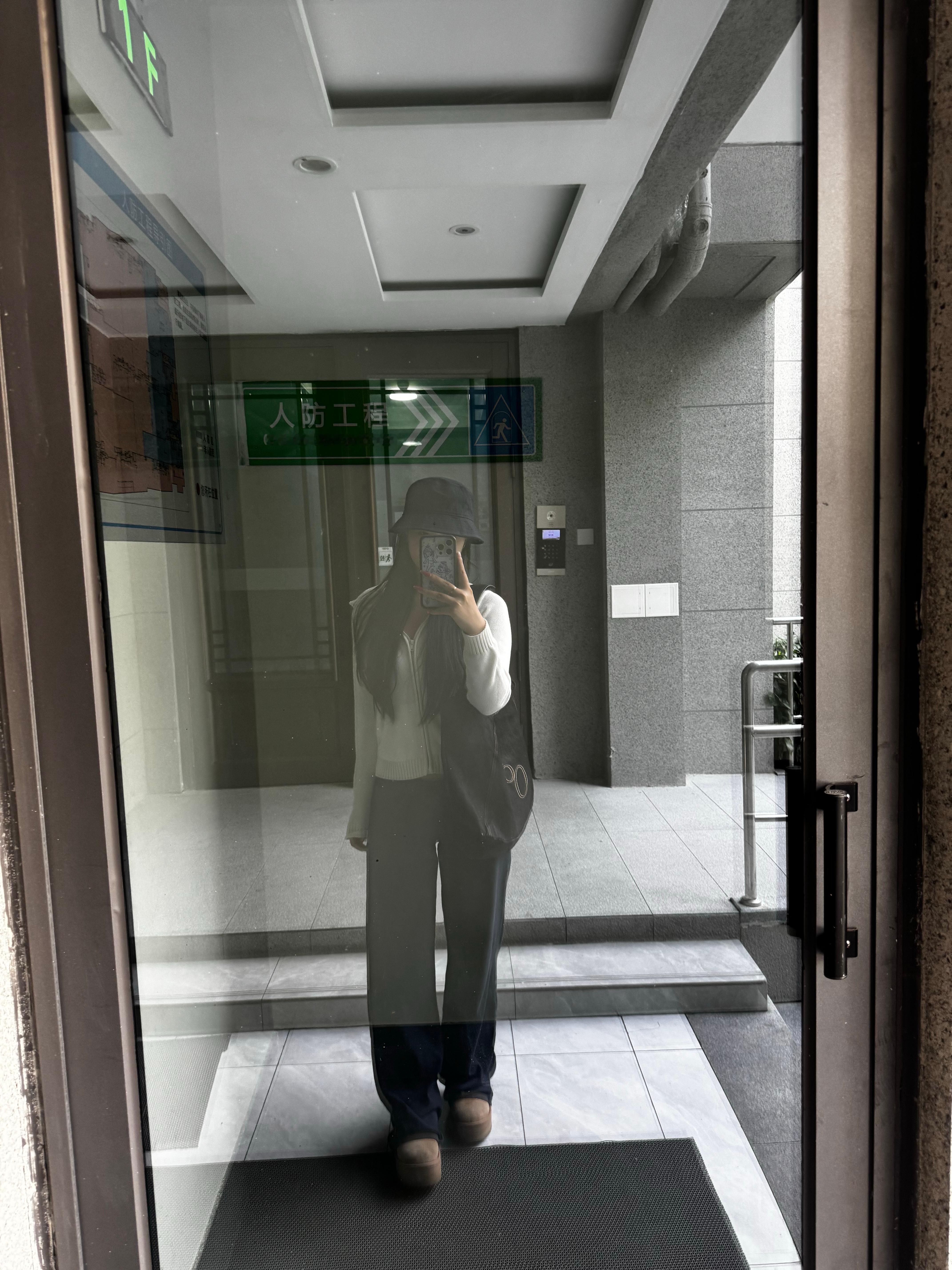 冒个泡 我们出去玩了呦 ​​​