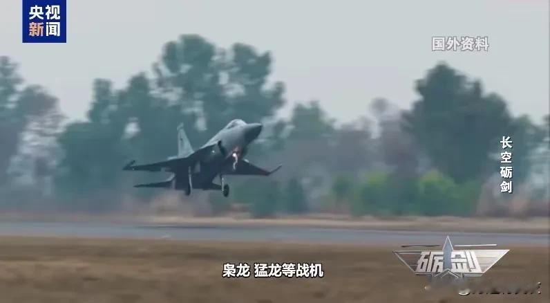 歼-10C与霹雳-15E是王炸组合：歼-10C战机与霹雳-15E导弹堪称“王炸组