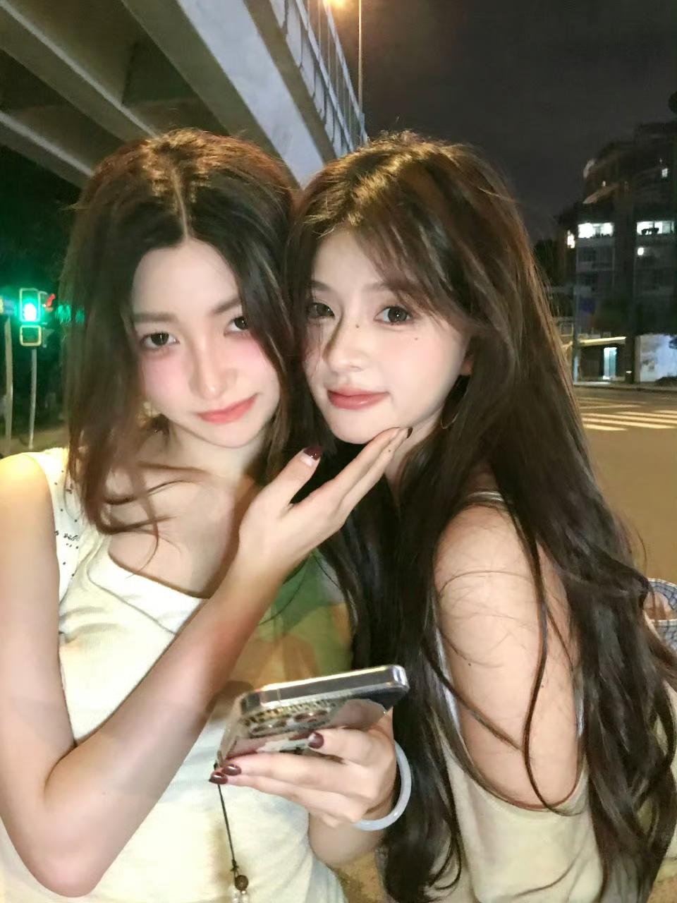 漂亮姐妹花