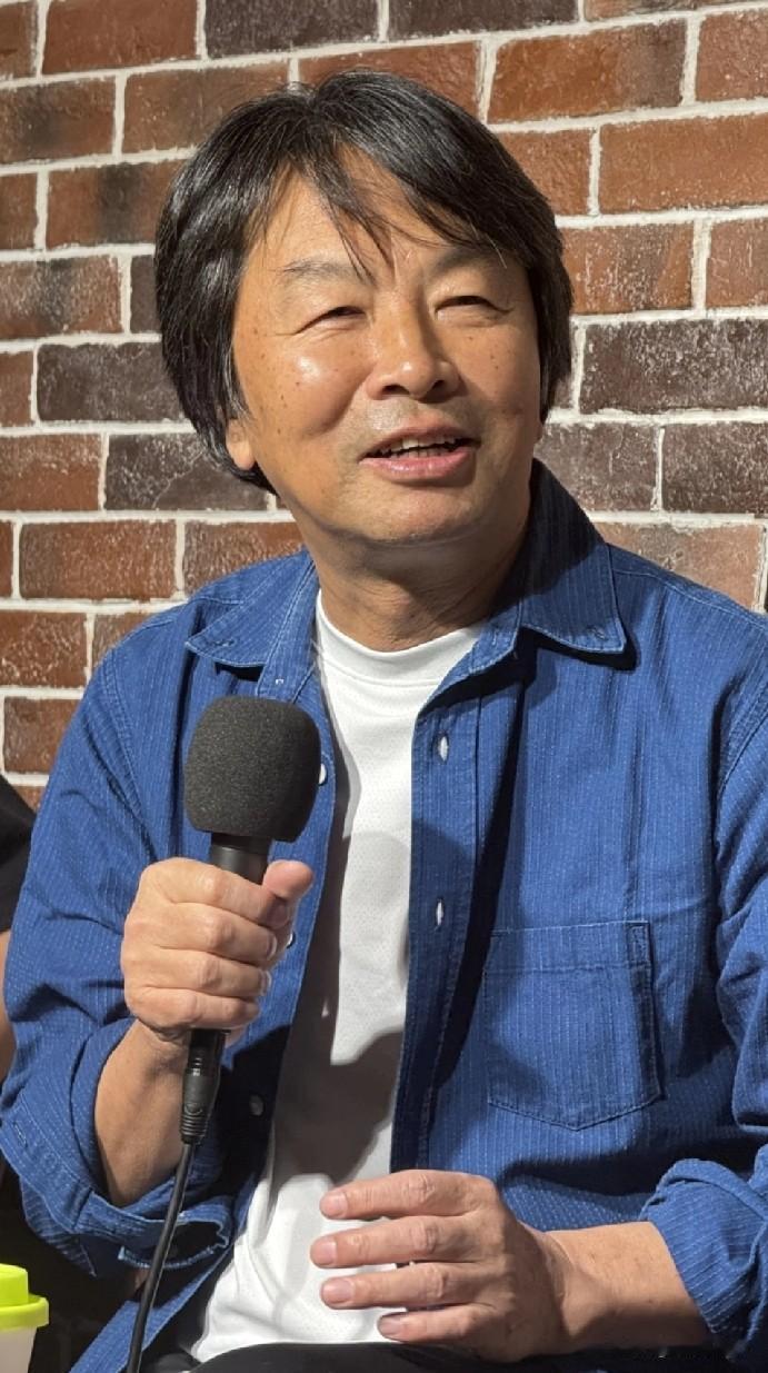 北大才子刘震云曾说：
“痴迷技术的，都是穷人；
四处打工的，都是笨人；
处世圆滑