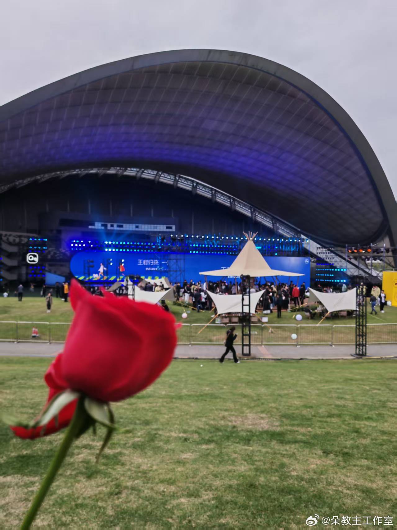 来参加奇瑞全新QQ3的上市发布会啦，蹲一个最终价格。成都阴天☁️也挡不住现场拉满