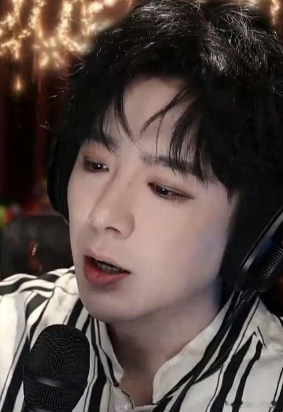 小宁的眼影是谁画的？ 