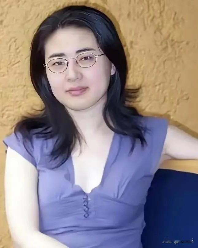 13岁上北大的天才少女，28岁嫁给大25岁的美国导师，父母气得摔了电话.....
