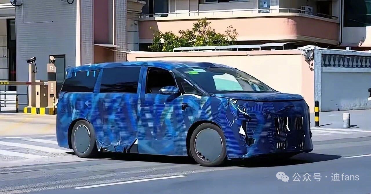 又有闲工夫了，准备开搞一下这台车，应该是脱胎换骨了，不会有D9一点点影子伪装越重