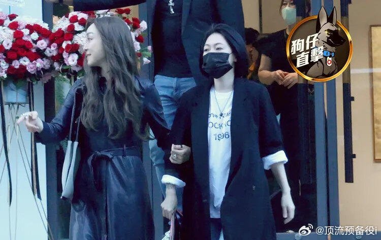 小S和老公许雅钧现身二女儿Lily许韶恩创作展，这也是小S时隔4个多月首度公开亮