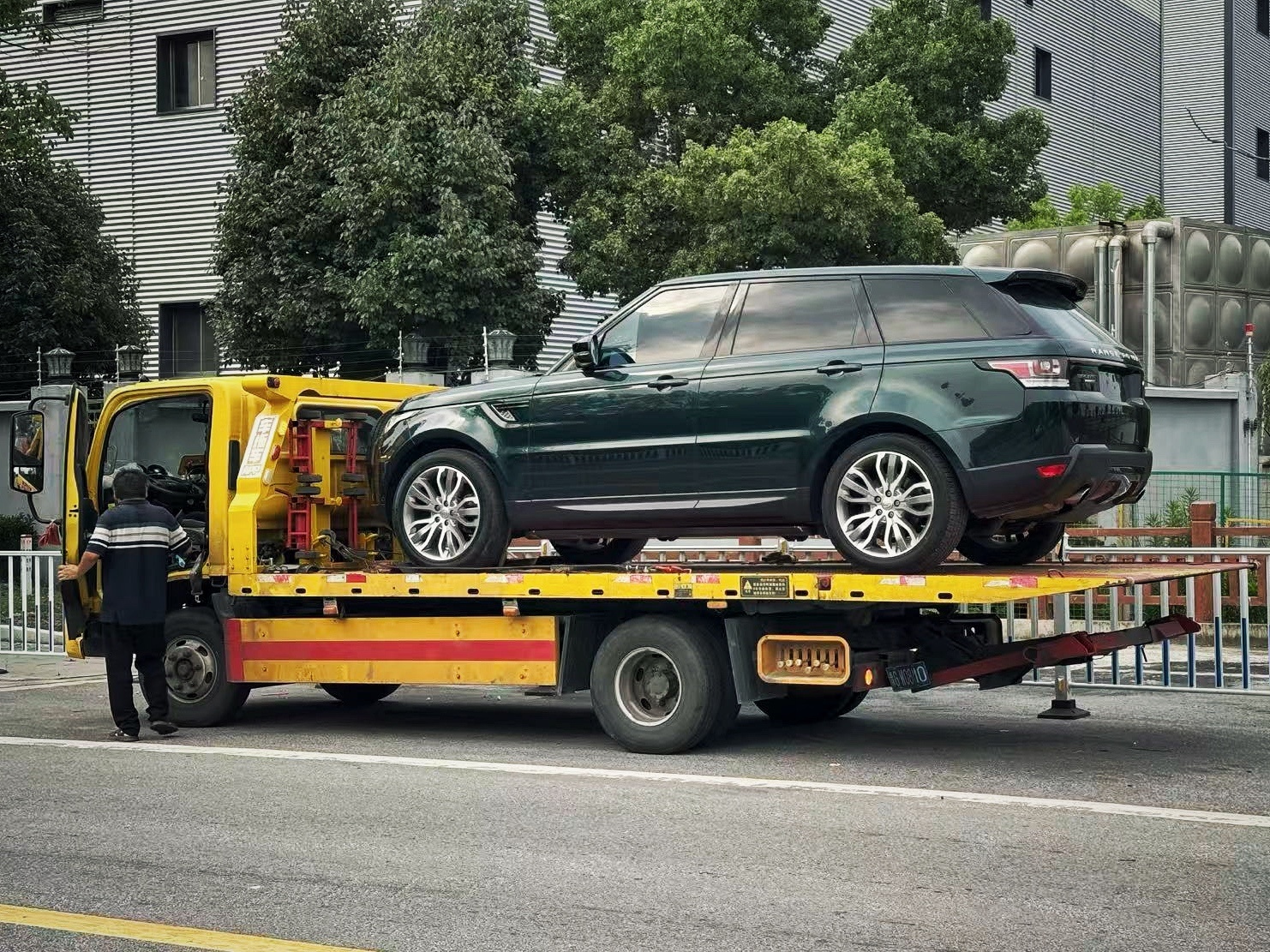 购车失败我带着签合同的笔跟张工出来看车。结果喜欢的那台慕尚我下头了，开始没正眼看
