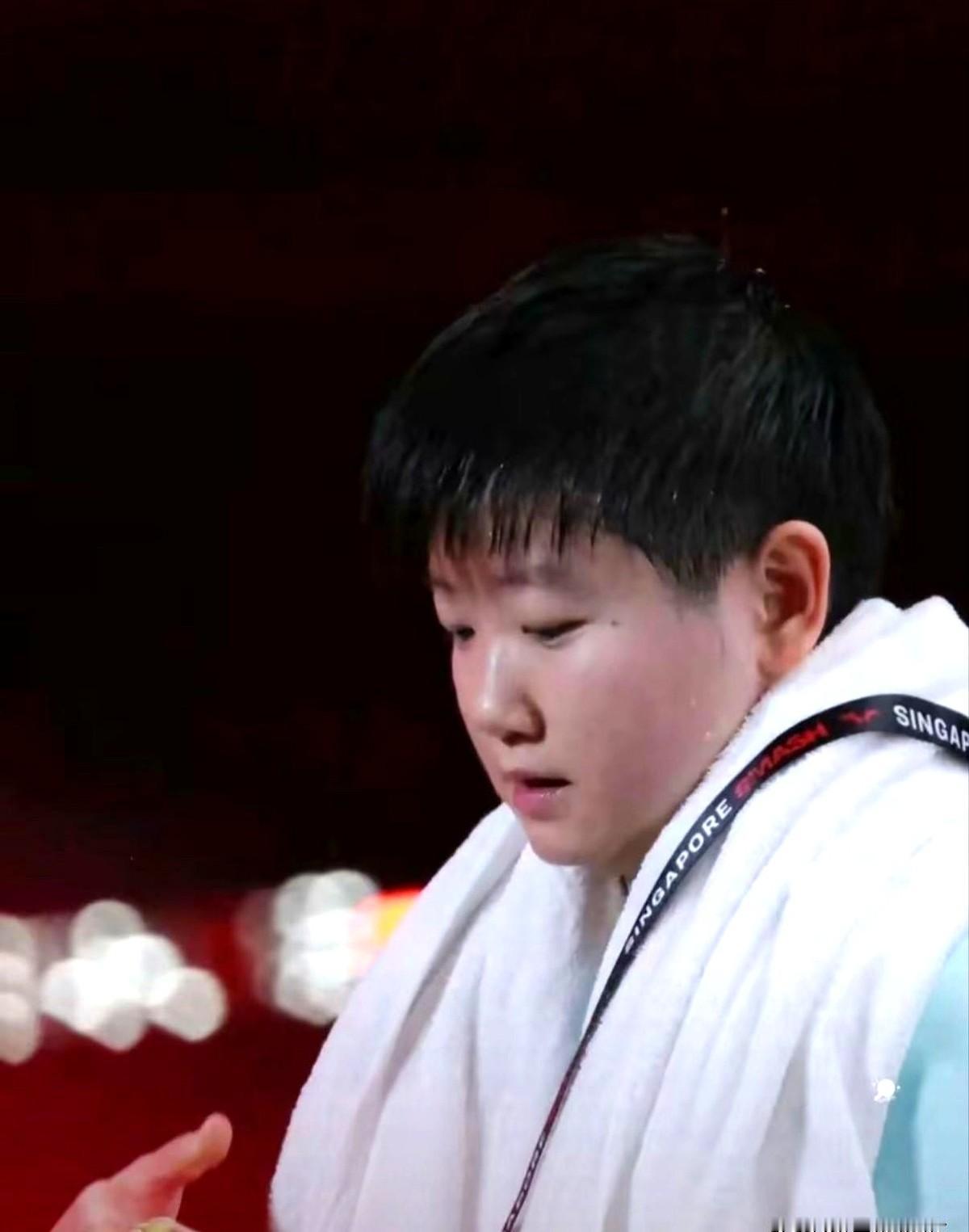 孙颖莎这回直接被国家队医疗组“接管”了，真不是回家歇歇那么简单。

听说她的核磁