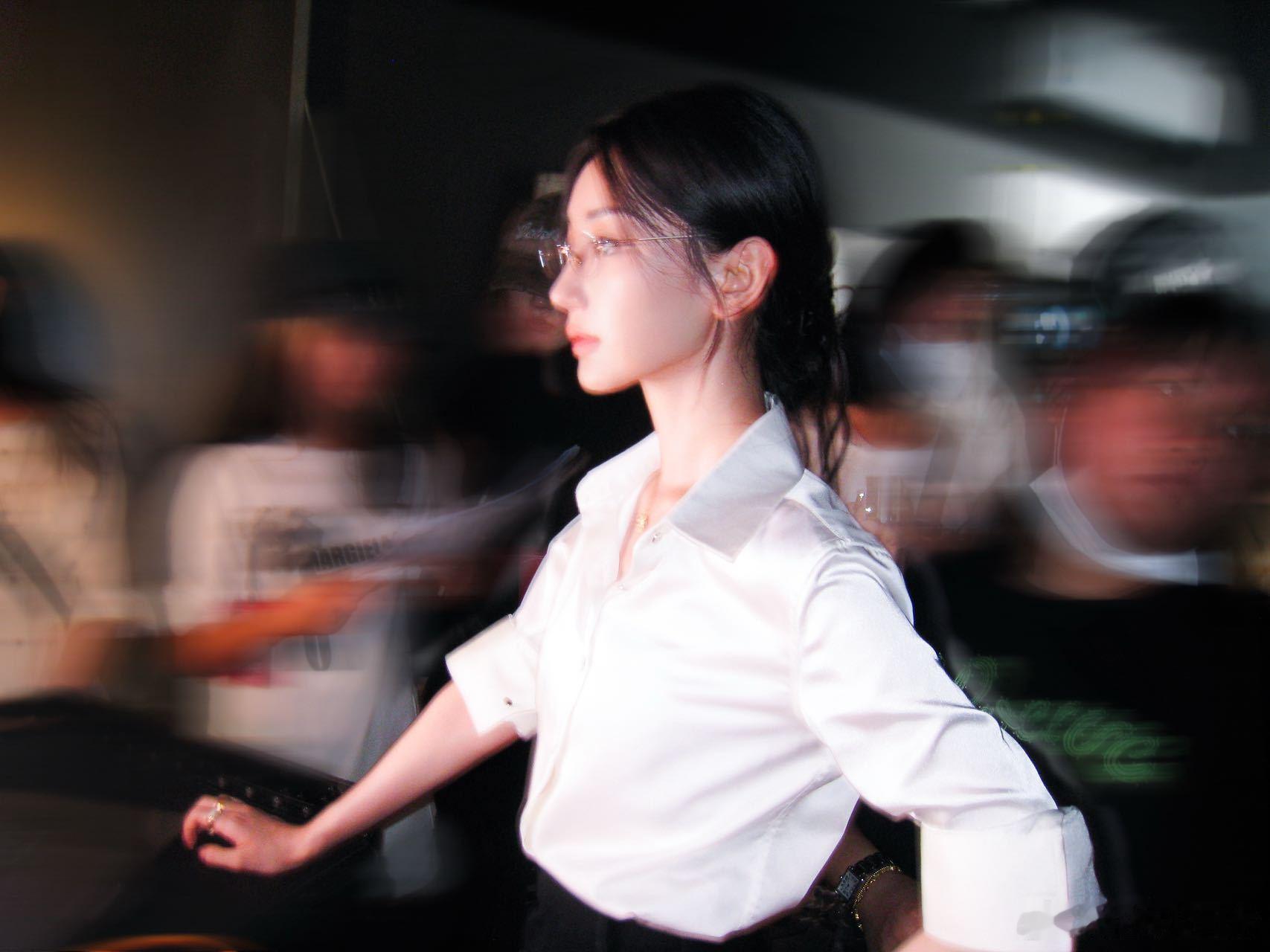 毛晓彤回应出演十日终焉肖战毛晓彤合作十日终焉 看到毛晓彤挑战文巧云这个角色，我整