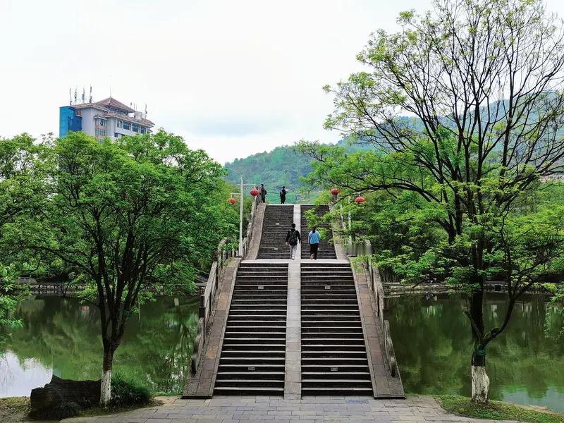 吉首大学2025年在陕西省物理类录取分数曝光

吉首大学是湖南省正在冲击“双一流