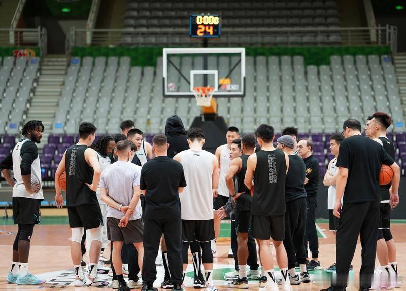 王朝底蕴！无核辽宁全民皆兵 全新打法掀翻卫冕冠军-----北京时间12月15日，