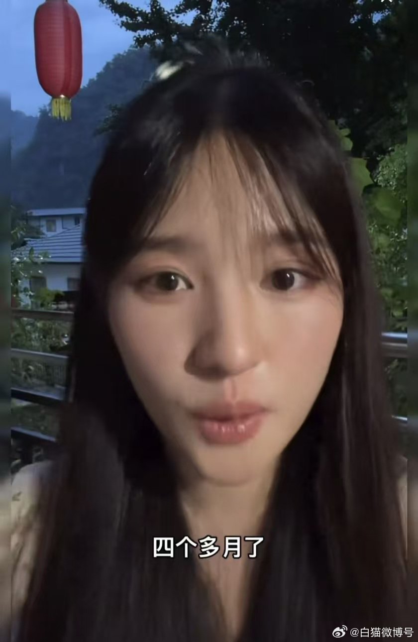 阿梓这山根是隆过的吧，看她对前夫的描述，网吧相识，没提过男方家庭条件，游手好闲好