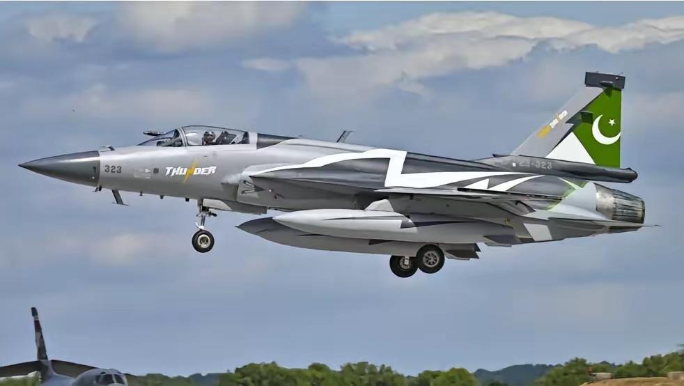 快讯！
伊朗100架苏35、沙特48架F-35、巴铁40架歼35、印尼42架阵风