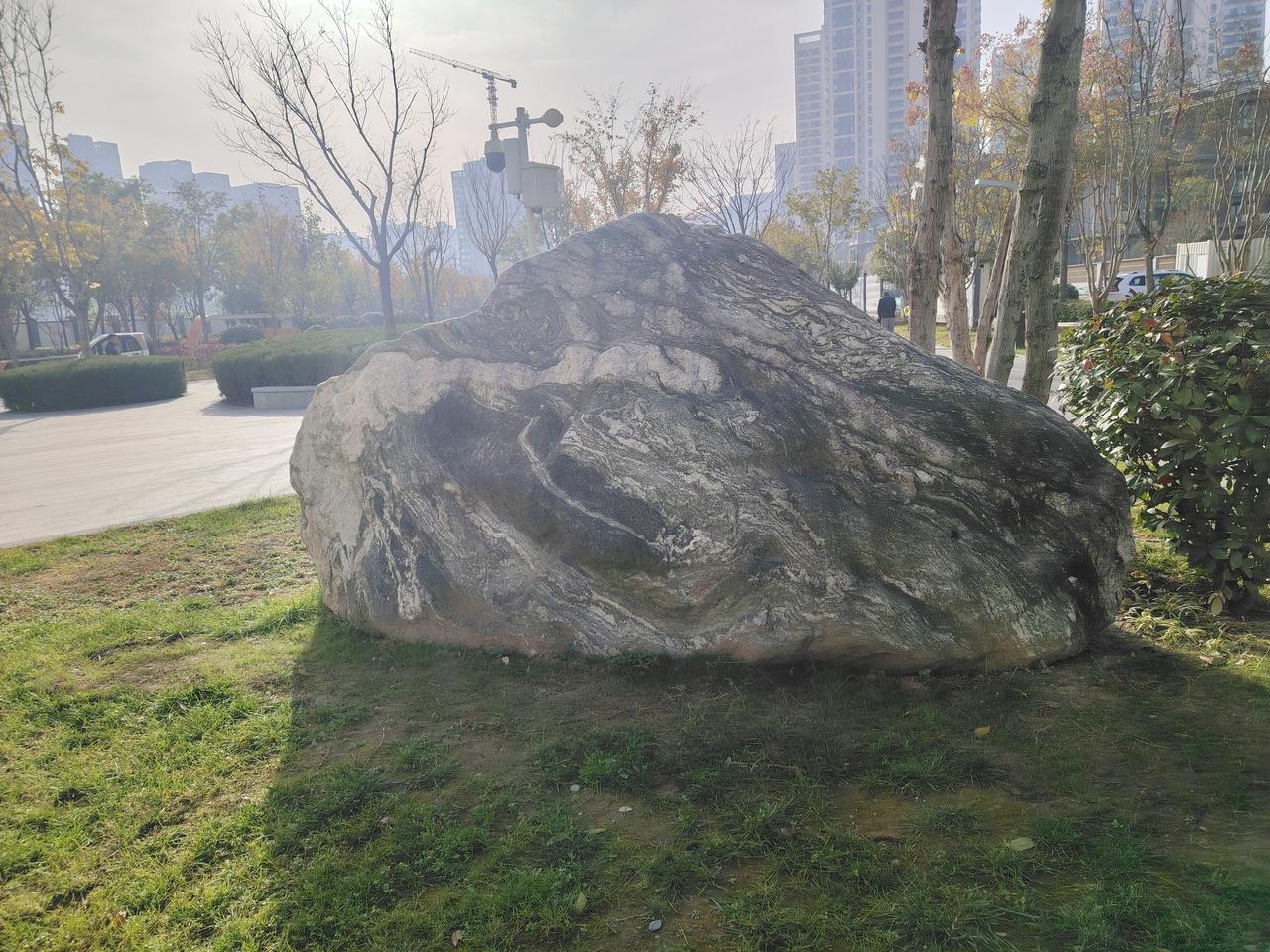 校长爱看哪些报刊杂志呢？如今智能手机普及，看报刊杂志的人越来越少，校长或许也不看