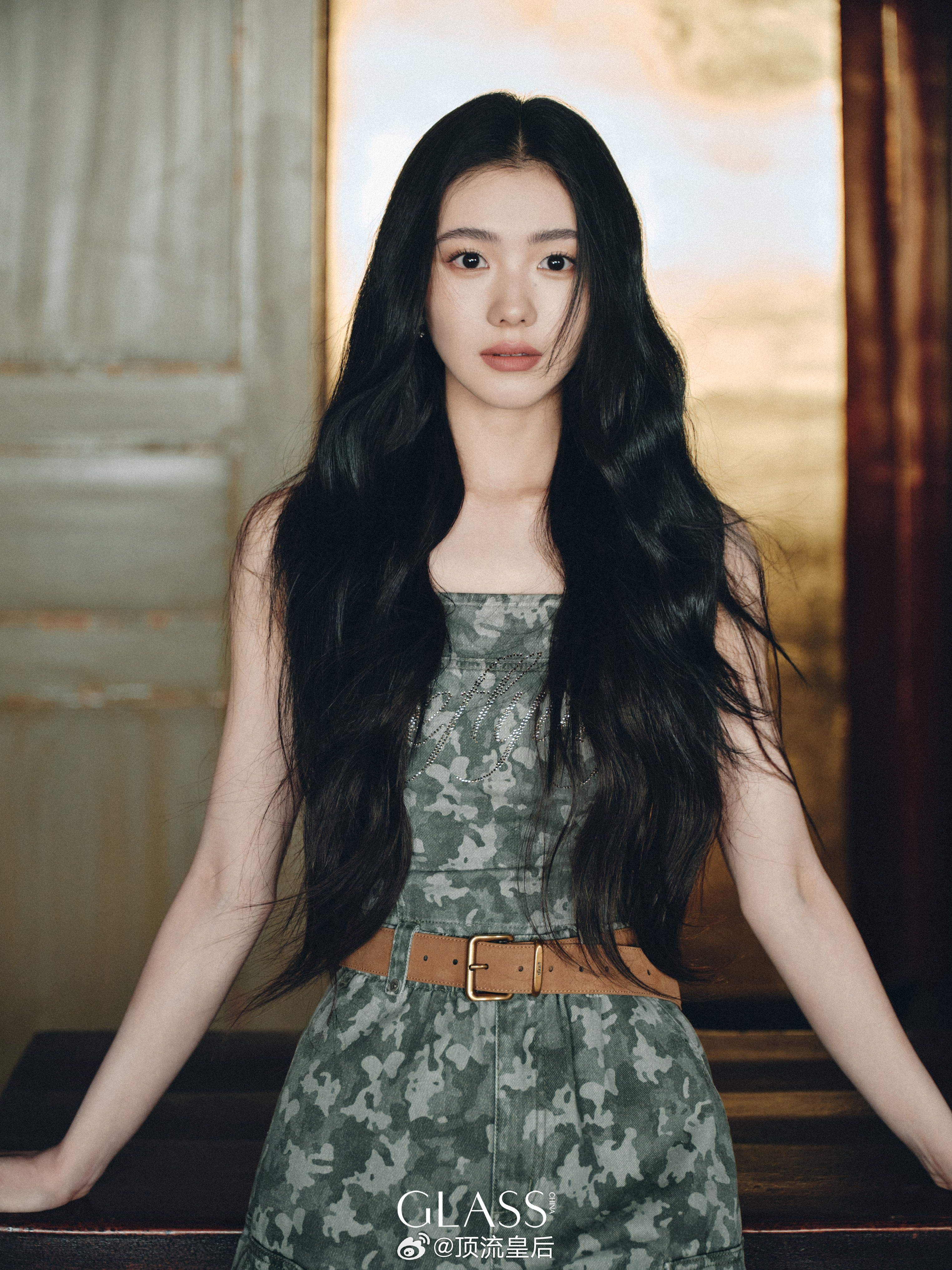 刘浩存Glass三月开季刊来啦，时尚与古典美学相结合，还原了《主角》中秦腔“忆秦