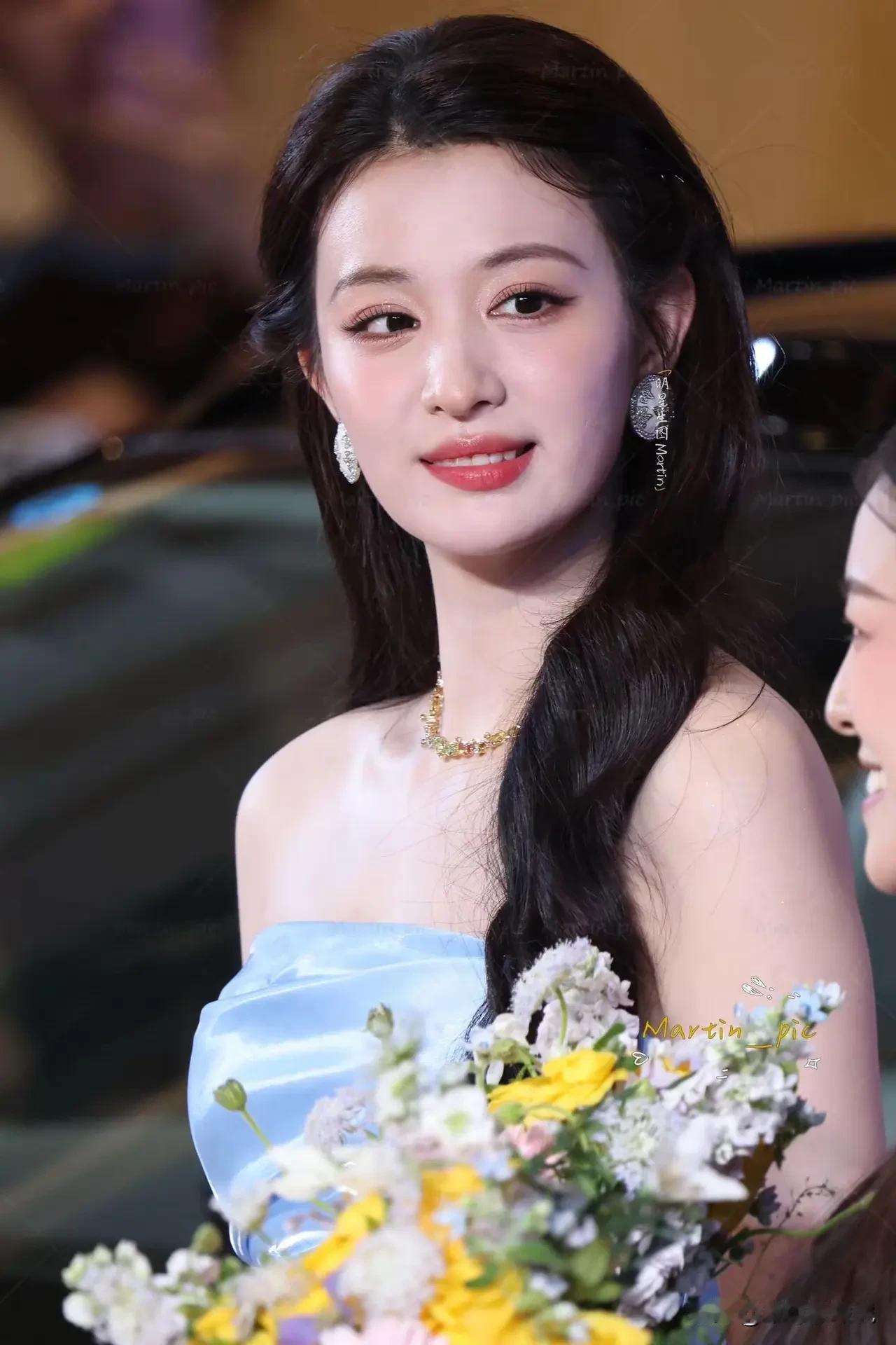 不怪那么多人想娶她，确实美若天仙！
