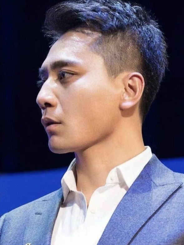 这是正常人该有的睫毛长度吗？！我一直在笑 